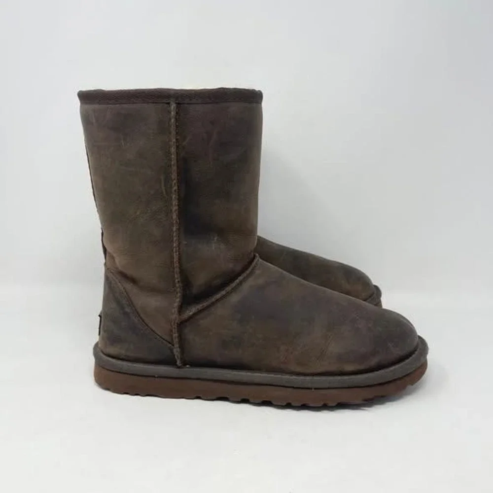 UGG Classic Short‎ Boot Wms 8 Brownstone Leather Sherpa Lined Snow Cozy 1005093